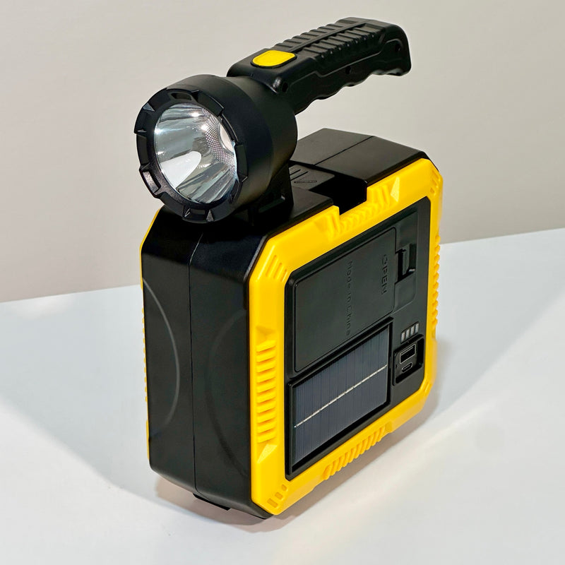 Kit herramientas, linterna y cargador con panel solar
